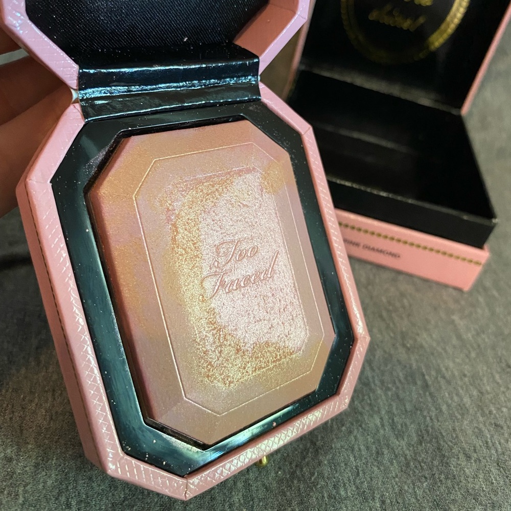 Too Faced - Diamond Light Highlighter